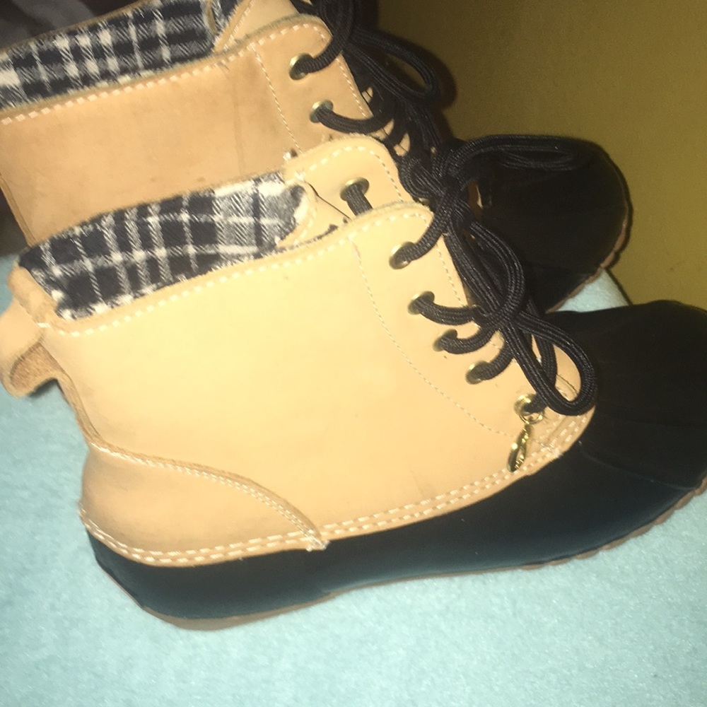 8M style Dylan shoes are sport original snow boots